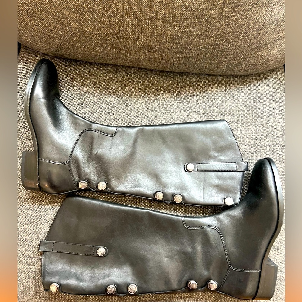 Size 9.5 Arturo Chang boots.